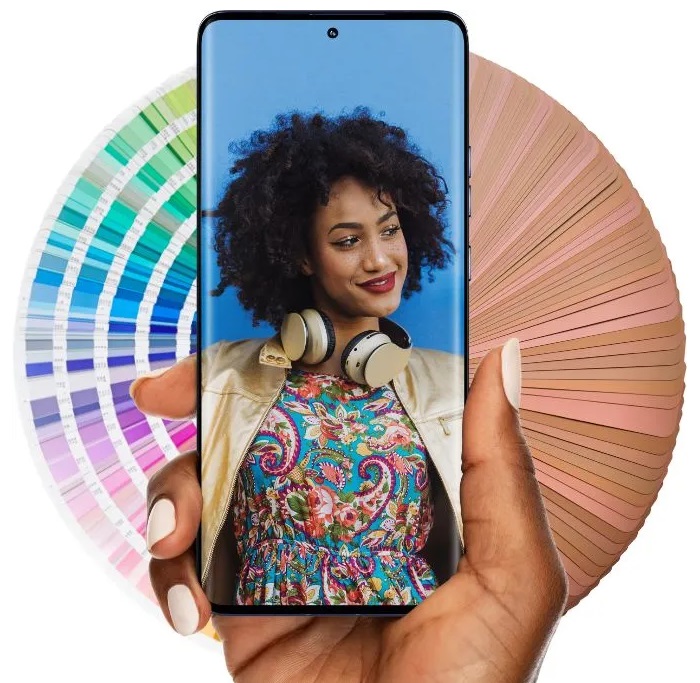 Motorola EDGE 50 Ultra je první smartphone s certifikací Pantone Validated