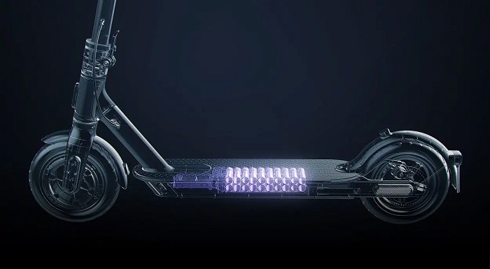 Xiaomi_Mi_Electric_Scooter_Essential_vykonna_baterie