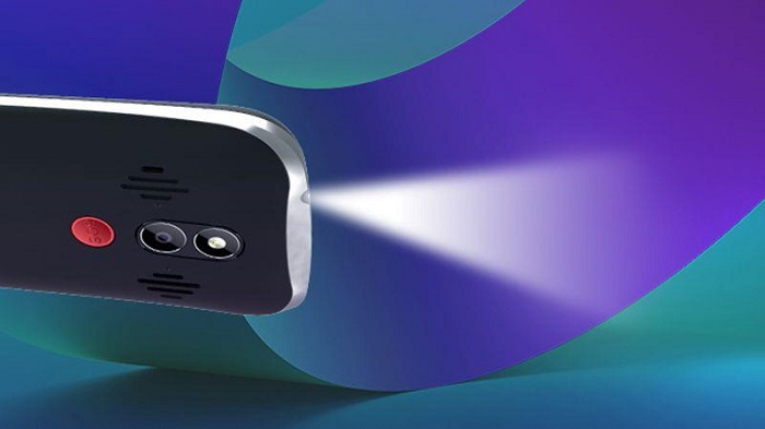 myPhone Halo 4 LTE Senior má vestavěnou svítilnu