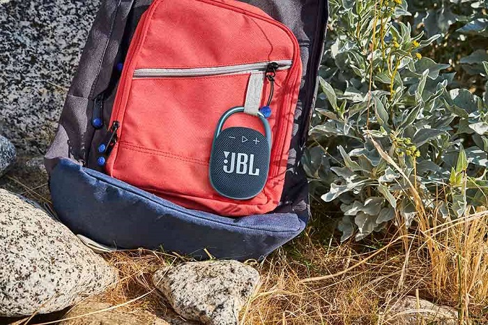 Kompaktní Bluetooth reproduktor JBL Clip 4 s karabinou a certifikací IP67