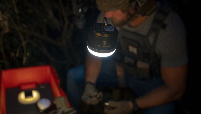 Přenosné světlo Tactical Base Commander Light a jeho design