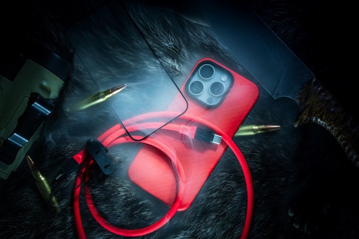 Ultimátní edice Tactical Red Limited Edition Combo vám přináší extrémně odolnou výbavu pro váš mobilní telefon