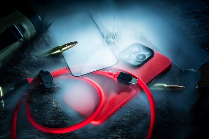 Ultimátní edice Tactical Red Limited Edition Combo vám přináší extrémně odolnou výbavu pro váš mobilní telefon